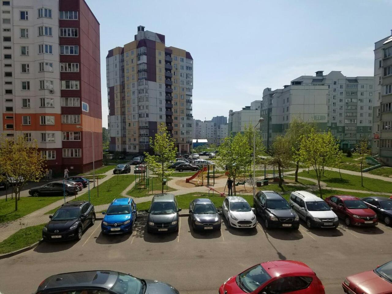 Apartment On Metro Mihalova Minsk Eksteriør bilde