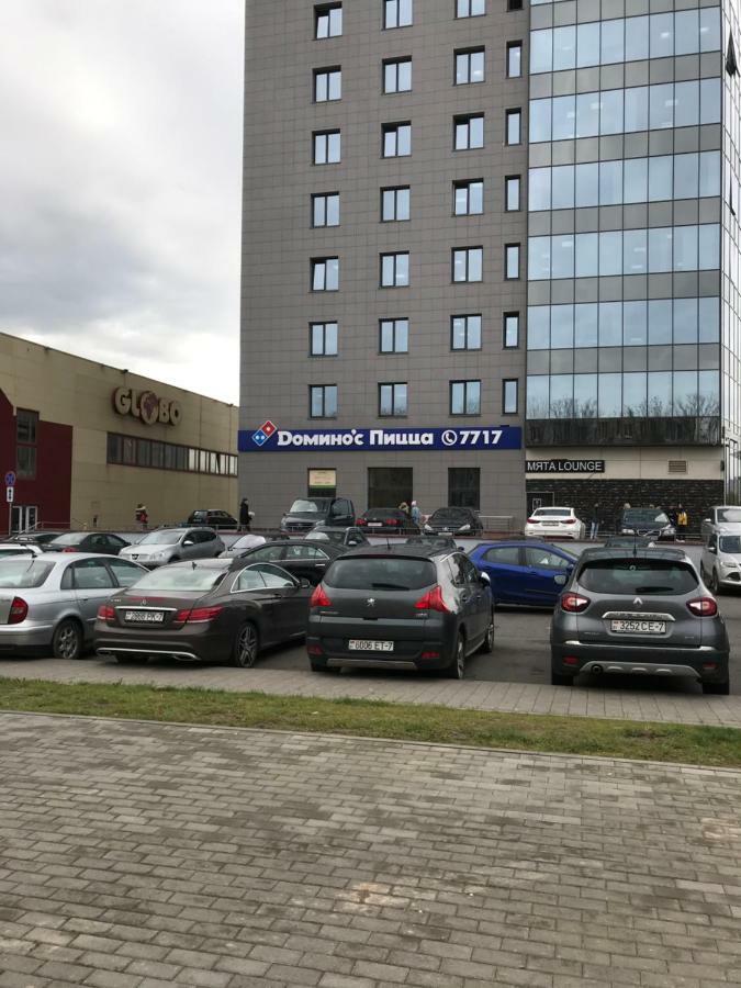 Apartment On Metro Mihalova Minsk Eksteriør bilde