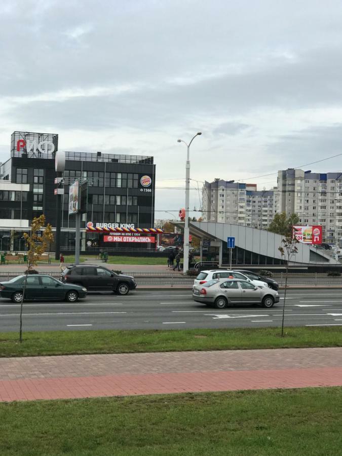 Apartment On Metro Mihalova Minsk Eksteriør bilde